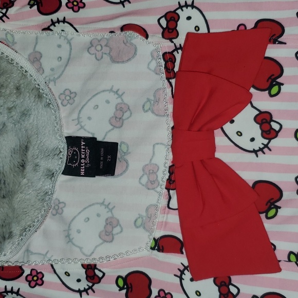 Hello Kitty 2 piece outfit, skirt and top - Picture 7 of 8